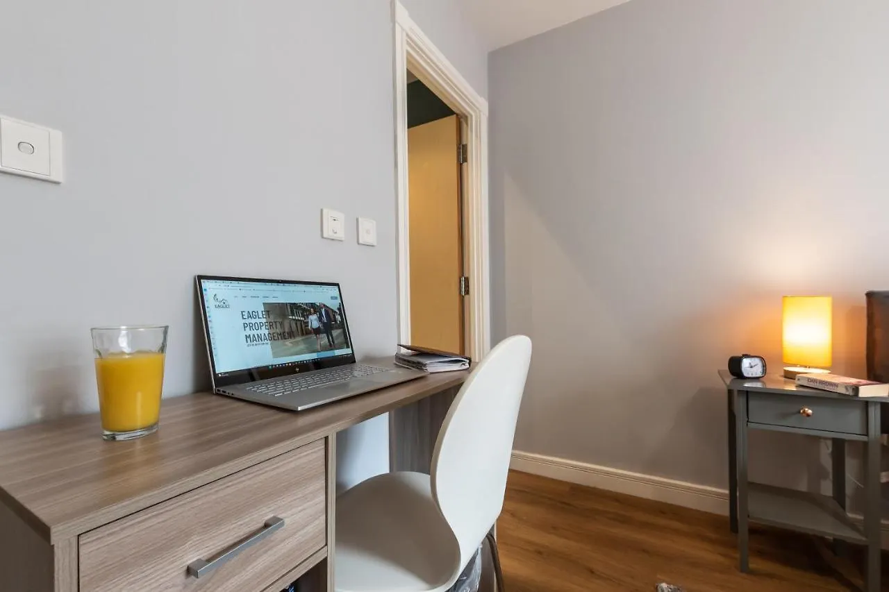 Apartment Spacious 2-Bed, 2-Bath Flat - Central Southampton Location!