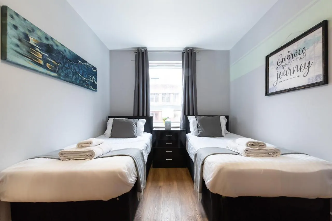 Spacious 2-Bed, 2-Bath Flat - Central Southampton Location! Großbritannien